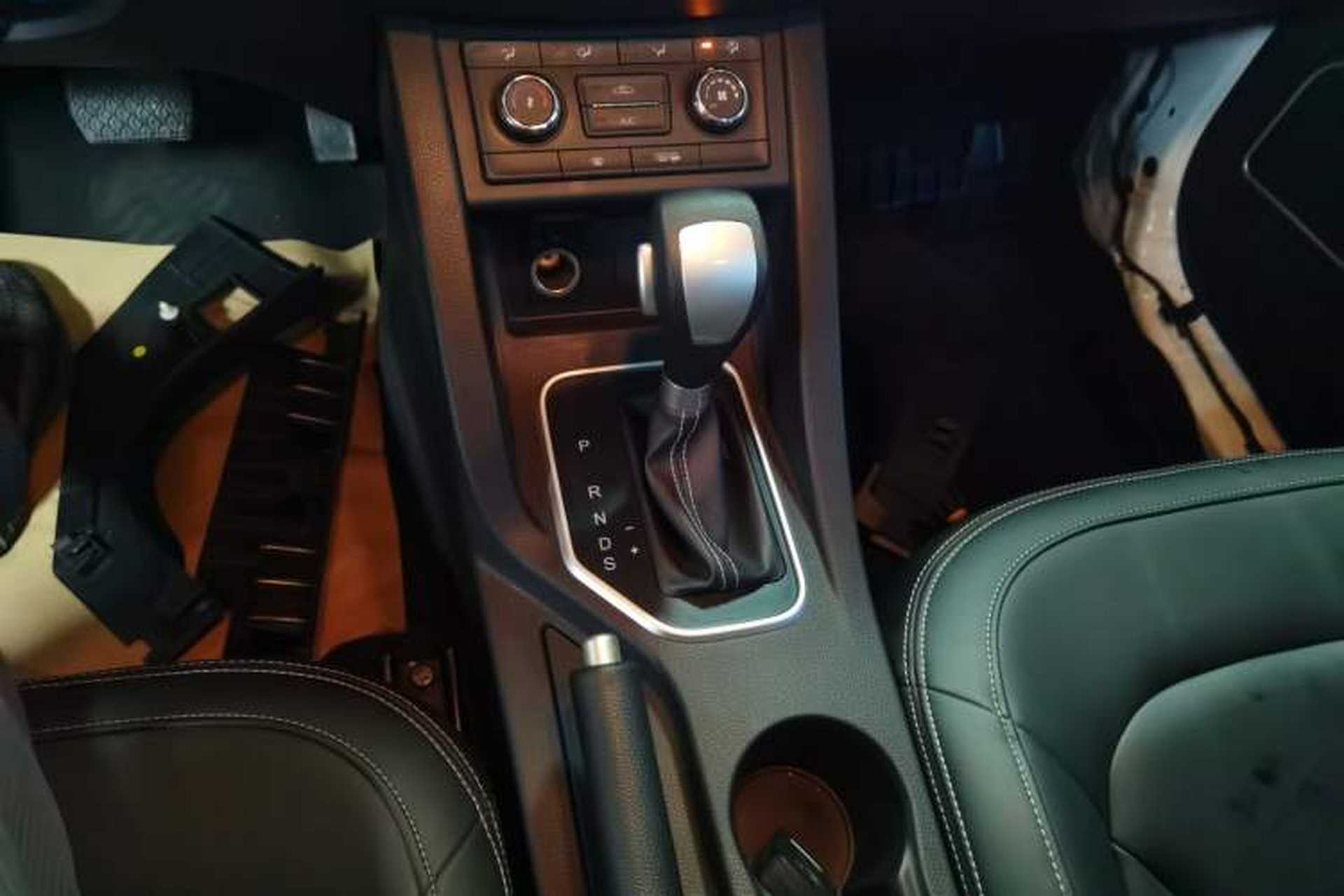 Used Bestune X40 2018 Internet Celebrity Edition 1.6L Automatic Luxury Version Gear Lever