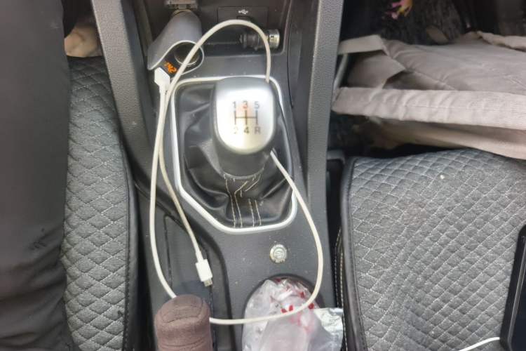 Used Bestune X40 2018 Internet Celebrity Edition 1.6L Manual Luxury Version Gear Lever