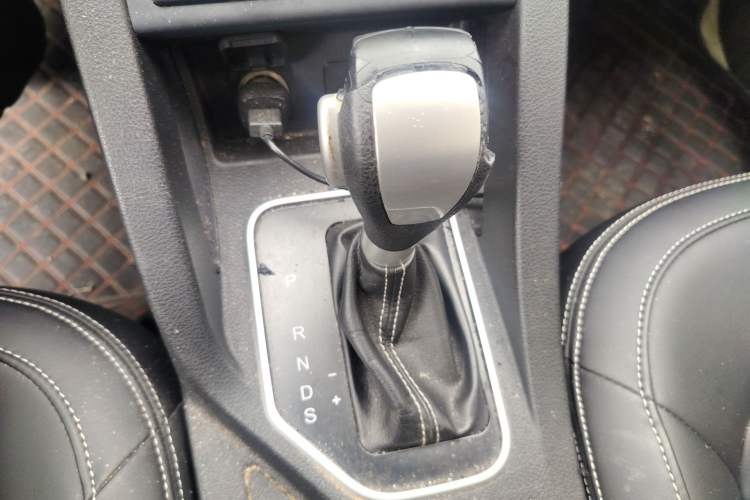 Used Bestune X40 2018 Internet Celebrity Edition 1.6L Automatic Luxury Version Gear Lever