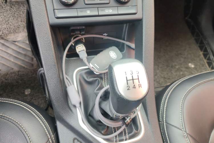 Used Bestune X40 2018 Internet Celebrity Edition 1.6L Manual Luxury Version Gear Lever
