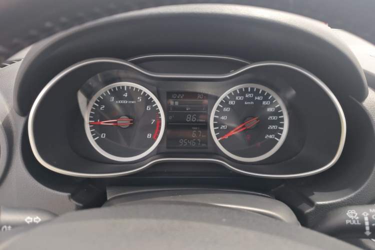 Used Bestune X40 2018 Internet Celebrity Edition 1.6L Manual Luxury Version Instrument Cluster