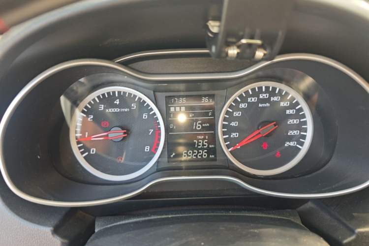 Used Bestune X40 2018 Internet Celebrity Edition 1.6L Manual Luxury Version Instrument Cluster