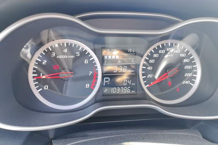 Used Bestune X40 2018 Internet Celebrity Edition 1.6L Automatic Luxury Version Instrument Cluster