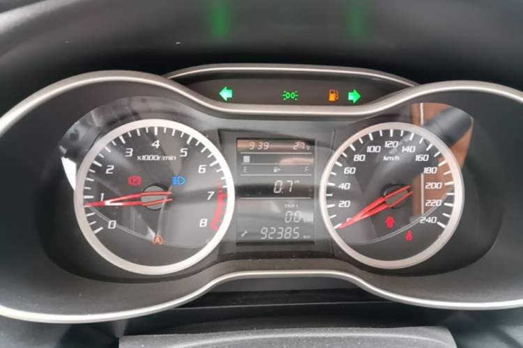 Used Bestune X40 2018 Internet Celebrity Edition 1.6L Manual Luxury Version Instrument Cluster