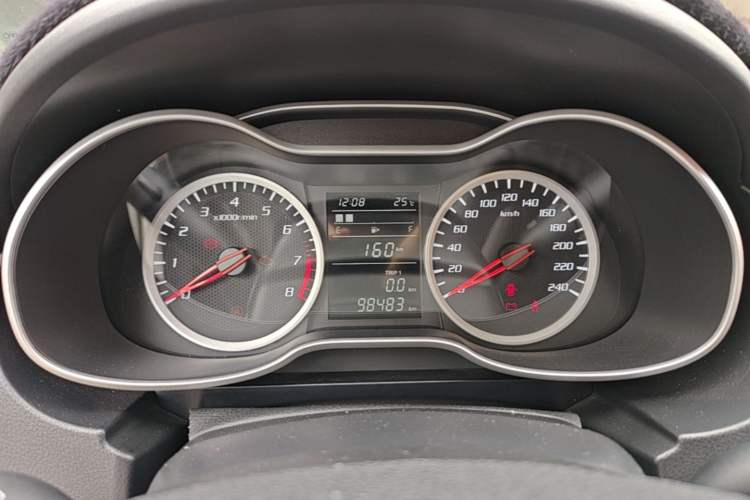 Used Bestune X40 2018 Internet Celebrity Edition 1.6L Manual Comfort Version Instrument Cluster