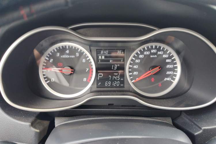 Used Bestune X40 2018 Internet Celebrity Edition 1.6L Automatic Luxury Version Instrument Cluster