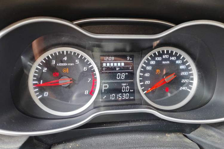 Used Bestune X40 2018 Internet Celebrity Edition 1.6L Automatic Luxury Version Instrument Cluster
