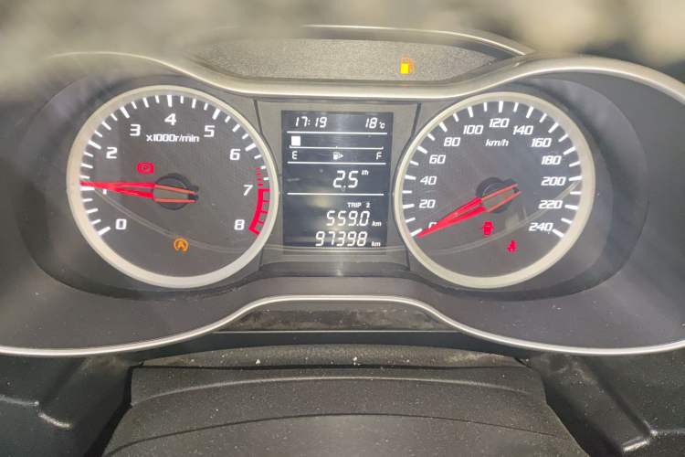Used Bestune X40 2018 Internet Celebrity Edition 1.6L Manual Luxury Version Instrument Cluster