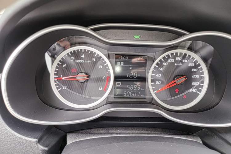 Used Bestune X40 2018 Internet Celebrity Edition 1.6L Automatic Luxury Version Instrument Cluster