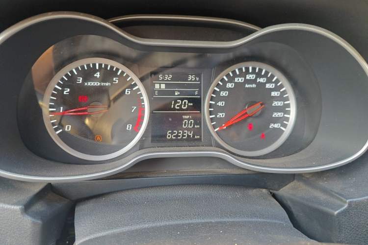 Used Bestune X40 2018 Internet Celebrity Edition 1.6L Manual Luxury Version Instrument Cluster