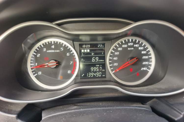 Used Bestune X40 2018 Internet Celebrity Edition 1.6L Manual Luxury Version Instrument Cluster