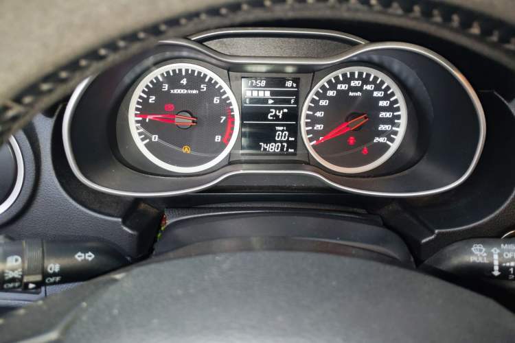Used Bestune X40 2018 Internet Celebrity Edition 1.6L Manual Luxury Version Instrument Cluster