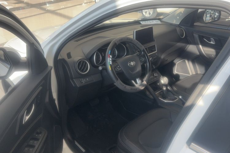 Used Bestune X40 2018 Internet Celebrity Edition 1.6L Automatic Connected Smart Cool Type Interior 2