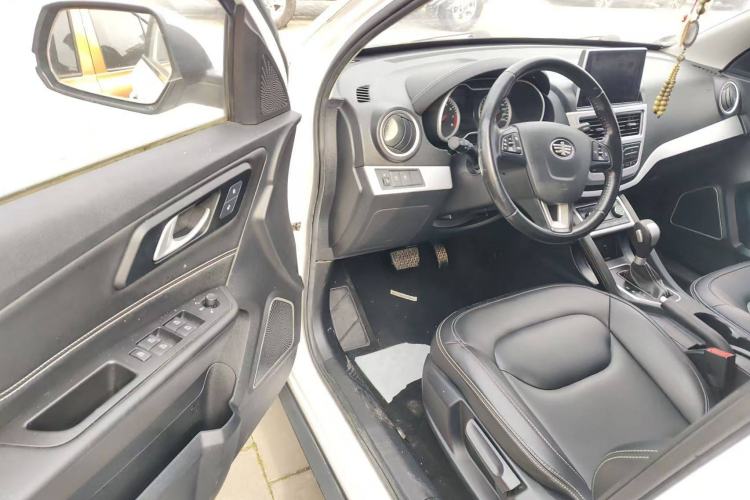 Used Bestune X40 2018 Internet Celebrity Edition 1.6L Automatic Luxury Version Interior 2