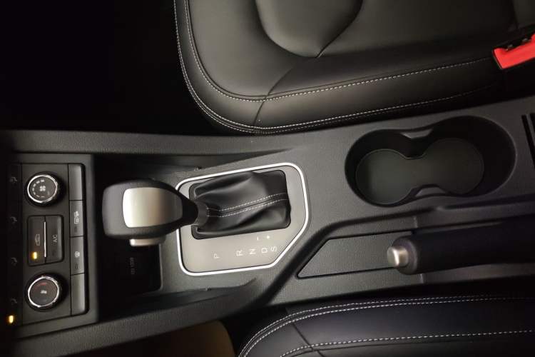 Used Bestune X40 2018 Internet Celebrity Edition 1.6L Automatic Luxury Version Interior 2