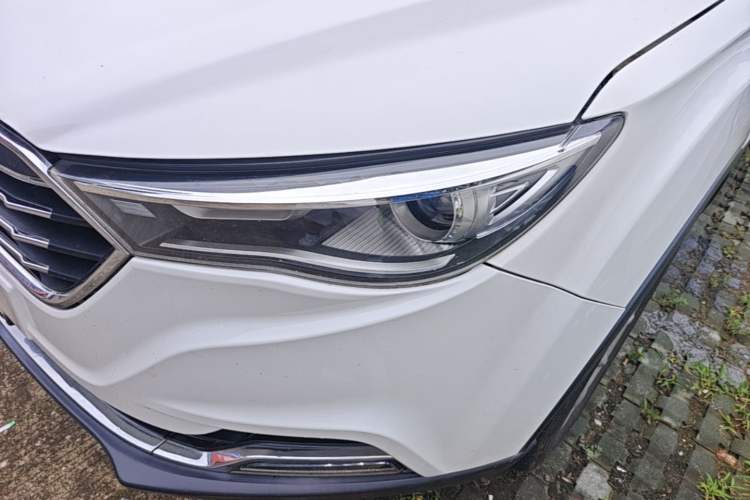Used Bestune X40 2018 Internet Celebrity Edition 1.6L Manual Comfort Version Left Front Headlight