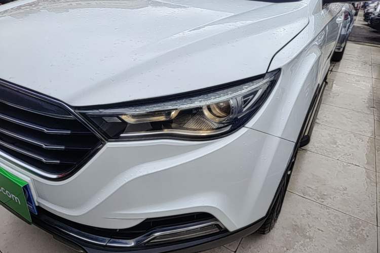 Used Bestune X40 2018 Internet Celebrity Edition 1.6L Automatic Luxury Version Left Front Headlight