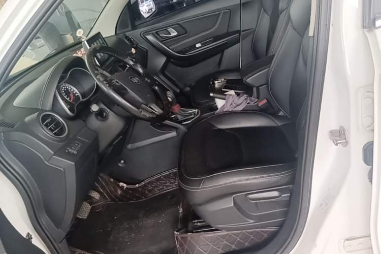 Used Bestune X40 2018 Internet Celebrity Edition 1.6L Automatic Luxury Version Left Front Seat
