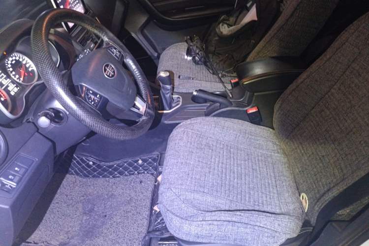 Used Bestune X40 2018 Internet Celebrity Edition 1.6L Manual Luxury Version Left Front Seat