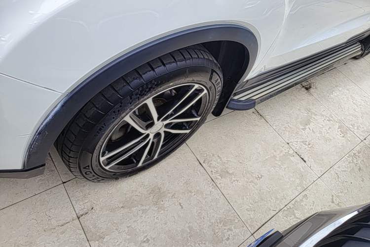 Used Bestune X40 2018 Internet Celebrity Edition 1.6L Automatic Luxury Version Left Front Wheel Hub