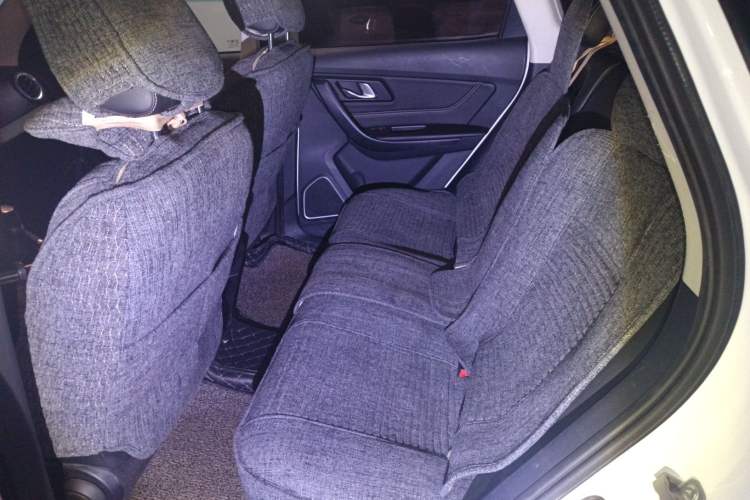 Used Bestune X40 2018 Internet Celebrity Edition 1.6L Manual Luxury Version Left Rear Seat