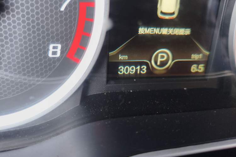 Used Bestune X40 2018 Internet Celebrity Edition 1.6L Automatic Connected Smart Cool Type Odometer Close Up