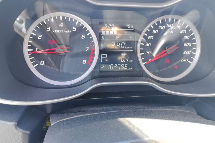 Used Bestune X40 2018 Internet Celebrity Edition 1.6L Automatic Luxury Version Odometer Close Up