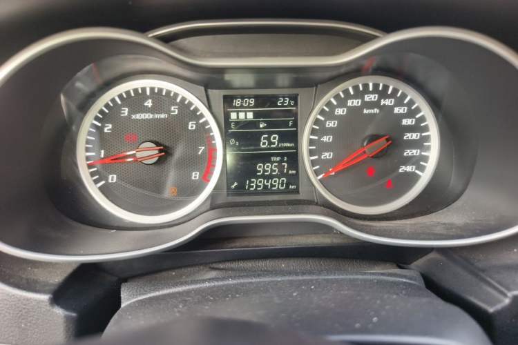 Used Bestune X40 2018 Internet Celebrity Edition 1.6L Manual Luxury Version Odometer Close Up