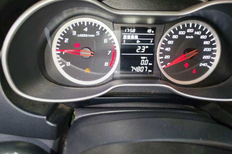 Used Bestune X40 2018 Internet Celebrity Edition 1.6L Manual Luxury Version Odometer Close Up