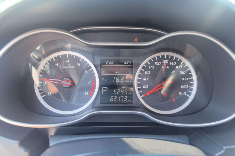 Used Bestune X40 2018 Internet Celebrity Edition 1.6L Automatic Luxury Version Odometer Close Up