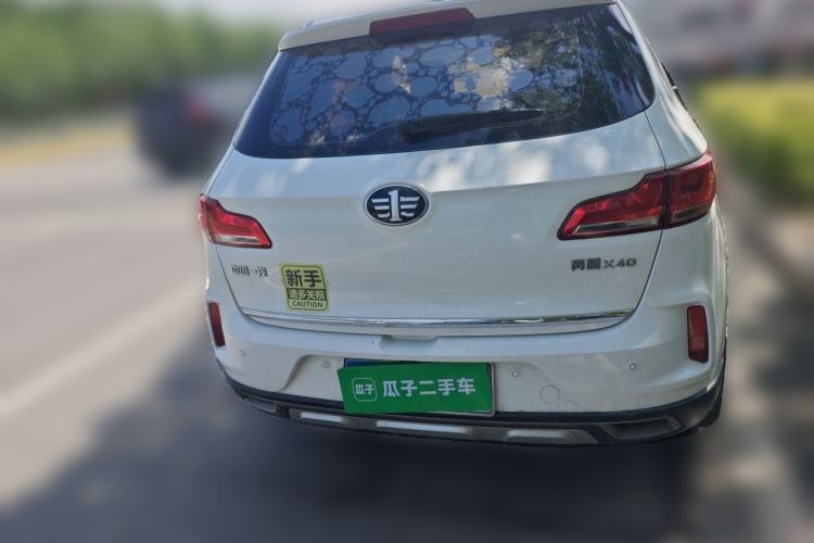 Used Bestune X40 2018 Internet Celebrity Edition 1.6L Manual Luxury Version Rear