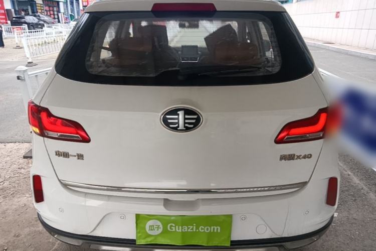Used Bestune X40 2018 Internet Celebrity Edition 1.6L Manual Luxury Version Rear