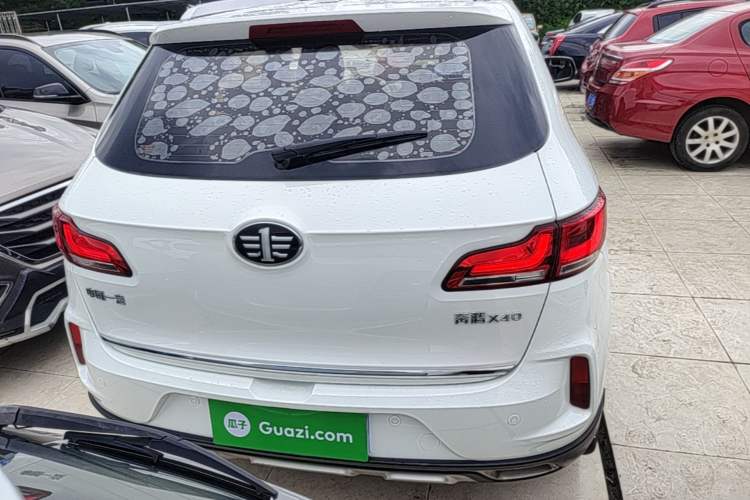 Used Bestune X40 2018 Internet Celebrity Edition 1.6L Automatic Luxury Version Rear