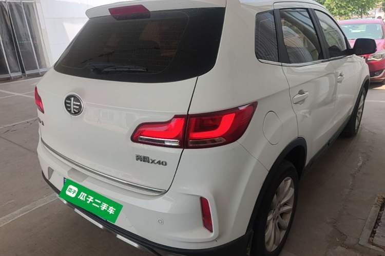 Used Bestune X40 2018 Internet Celebrity Edition 1.6L Manual Comfort Version Rear Right 45 Deg