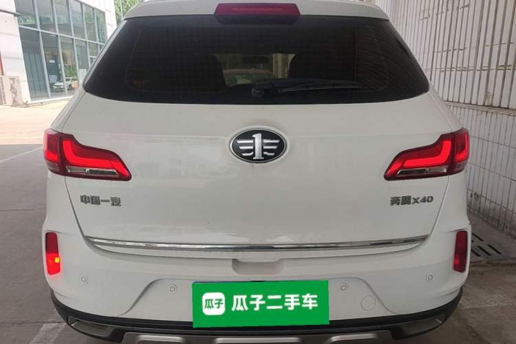Used Bestune X40 2018 Internet Celebrity Edition 1.6L Manual Comfort Version Rear