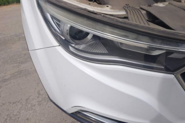Used Bestune X40 2018 Internet Celebrity Edition 1.6L Manual Luxury Version Right Front Headlight