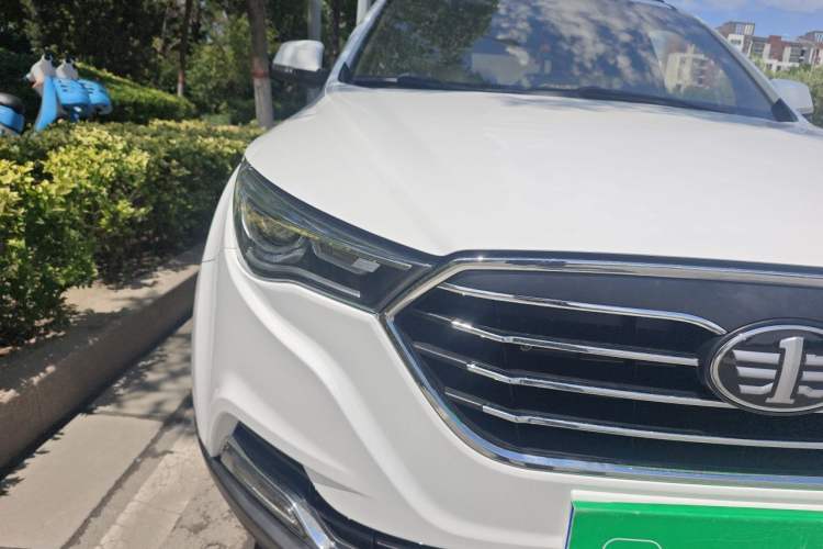 Used Bestune X40 2018 Internet Celebrity Edition 1.6L Manual Luxury Version Right Front Headlight