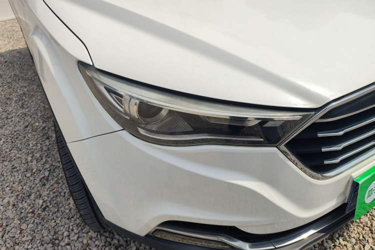 Used Bestune X40 2018 Internet Celebrity Edition 1.6L Automatic Luxury Version Right Front Headlight