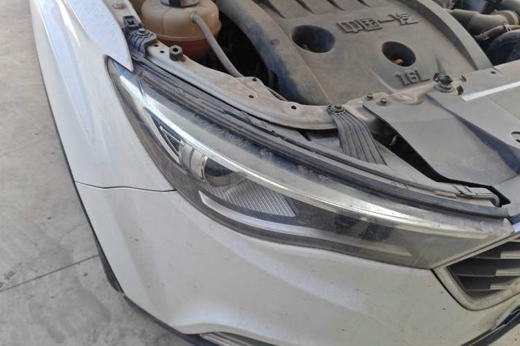 Used Bestune X40 2018 Internet Celebrity Edition 1.6L Automatic Luxury Version Right Front Headlight