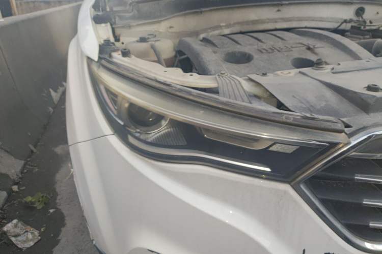 Used Bestune X40 2018 Internet Celebrity Edition 1.6L Manual Luxury Version Right Front Headlight