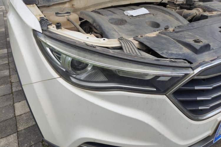 Used Bestune X40 2018 Internet Celebrity Edition 1.6L Automatic Luxury Version Right Front Headlight