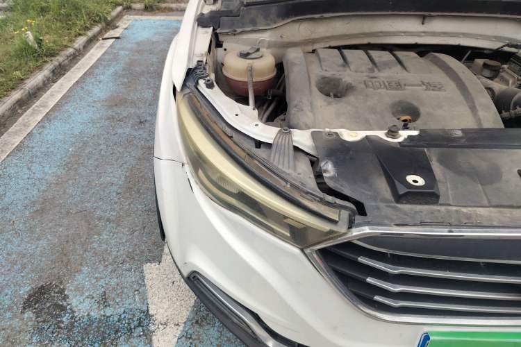Used Bestune X40 2018 Internet Celebrity Edition 1.6L Automatic Luxury Version Right Front Headlight
