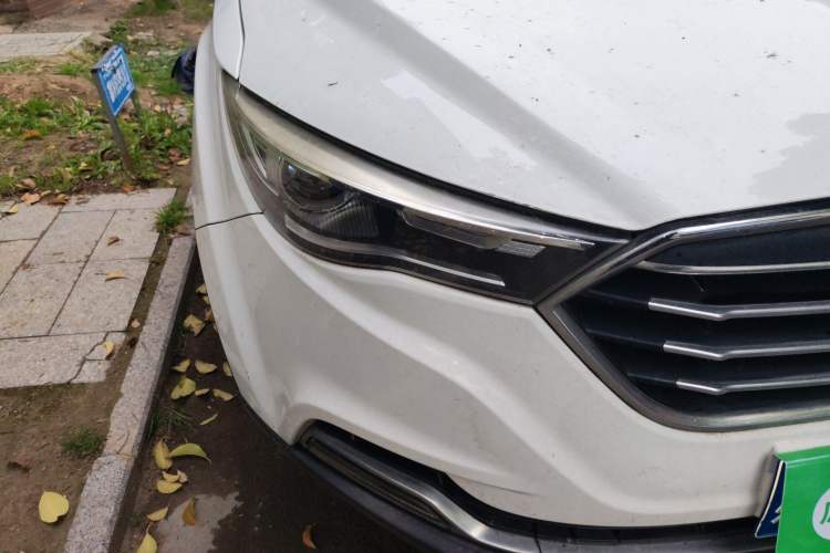 Used Bestune X40 2018 Internet Celebrity Edition 1.6L Manual Luxury Version Right Front Headlight