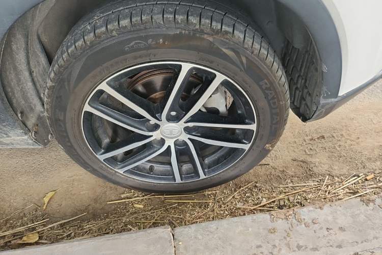 Used Bestune X40 2018 Internet Celebrity Edition 1.6L Automatic Luxury Version Right Front Wheel Hub
