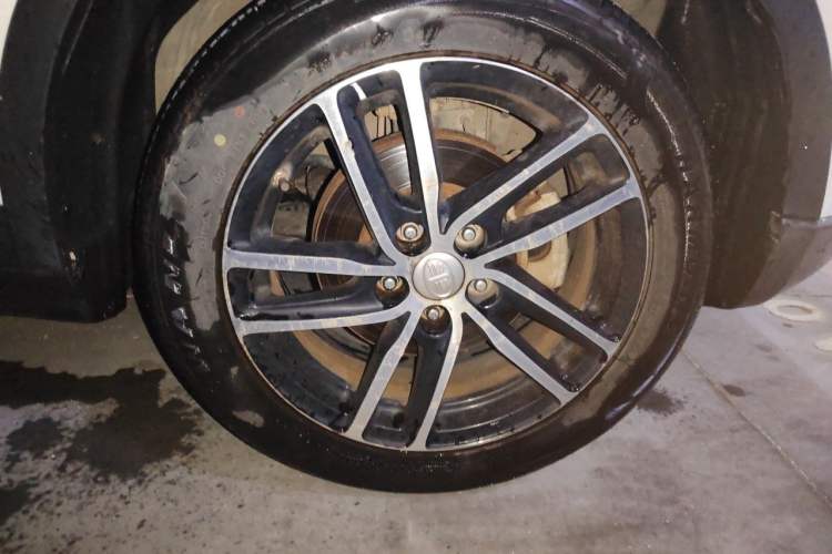 Used Bestune X40 2018 Internet Celebrity Edition 1.6L Automatic Luxury Version Right Front Wheel Hub