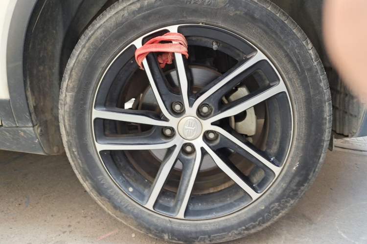 Used Bestune X40 2018 Internet Celebrity Edition 1.6L Manual Luxury Version Right Front Wheel Hub