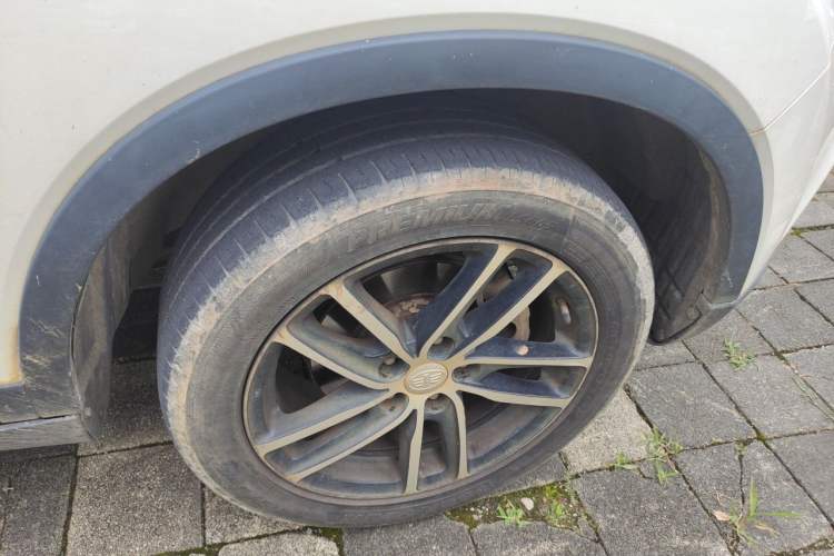 Used Bestune X40 2018 Internet Celebrity Edition 1.6L Automatic Luxury Version Right Front Wheel Hub