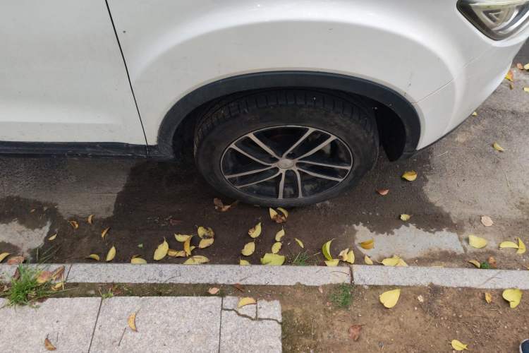 Used Bestune X40 2018 Internet Celebrity Edition 1.6L Manual Luxury Version Right Front Wheel Hub