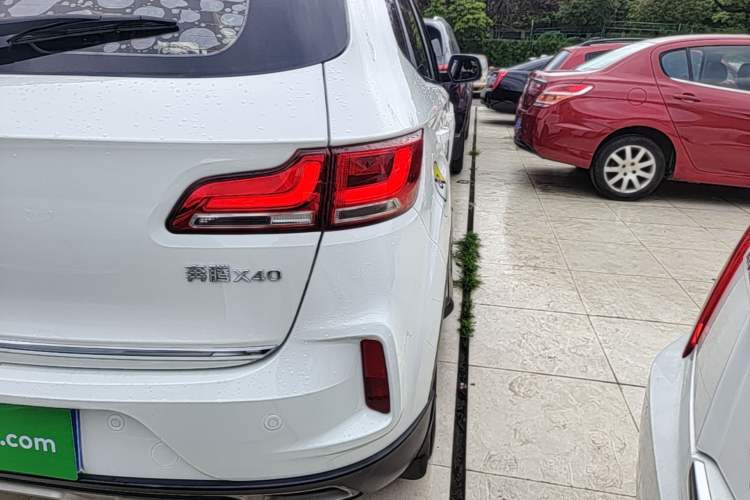Used Bestune X40 2018 Internet Celebrity Edition 1.6L Automatic Luxury Version Right Rear Taillight
