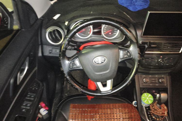 Used Bestune X40 2018 Internet Celebrity Edition 1.6L Automatic Luxury Version Steering Wheel